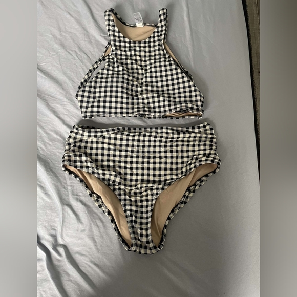 sie medium and small swim suits - Picture 1 of 3